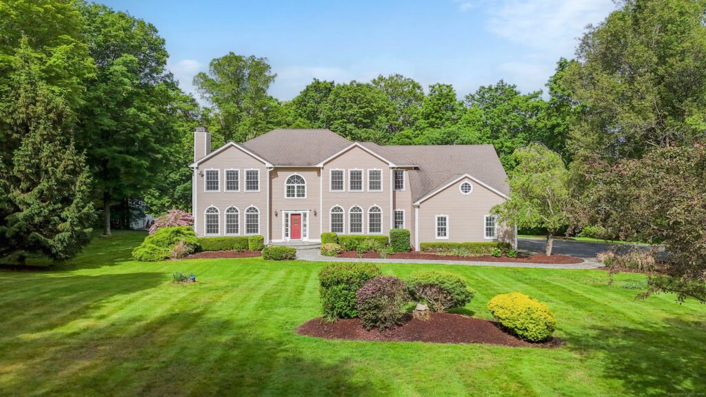 70 Hunters Ridge Rd, Southbury, CT