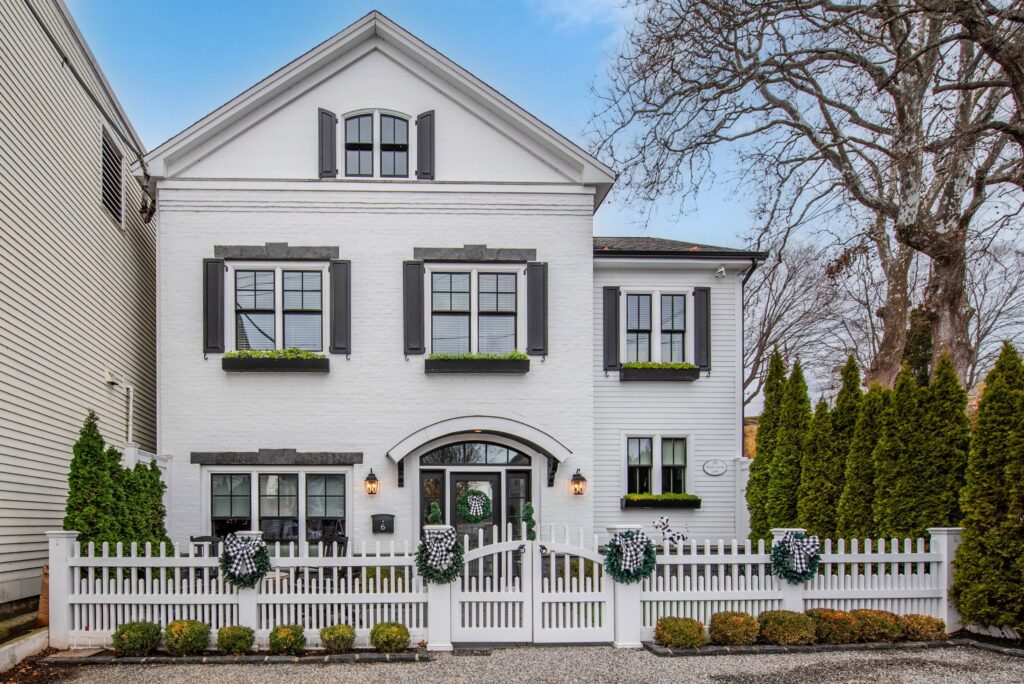 6 N. Main St, Essex, CT